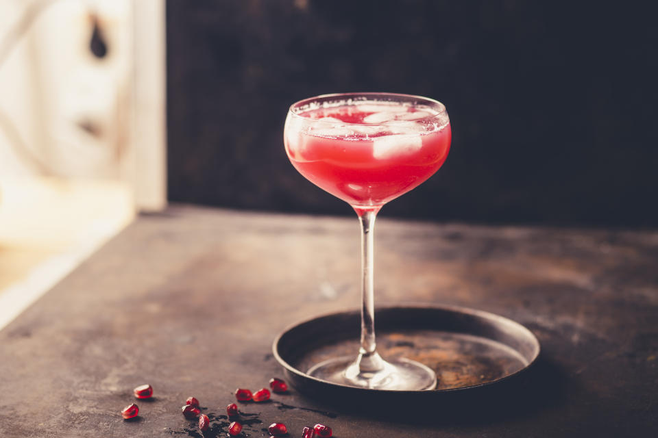 Die Frucht der Pflanze Granatapfel schmeckt süß und aus ihr lässt sich leckerer Saft pressen, sie ist aber nicht explosiv. (Symbolbild: Getty Images)