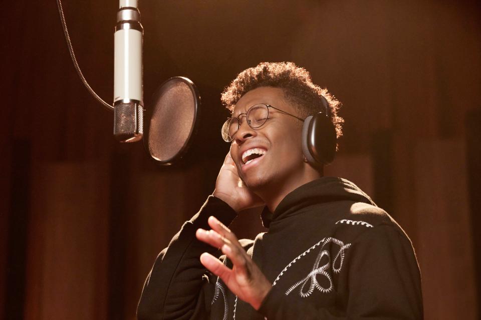 <h1 class="title">BRELAND in Apple Music Sessions: Beyoncé Covered.</h1><cite class="credit">Alyssa Barker/Courtesy of Apple Music</cite>