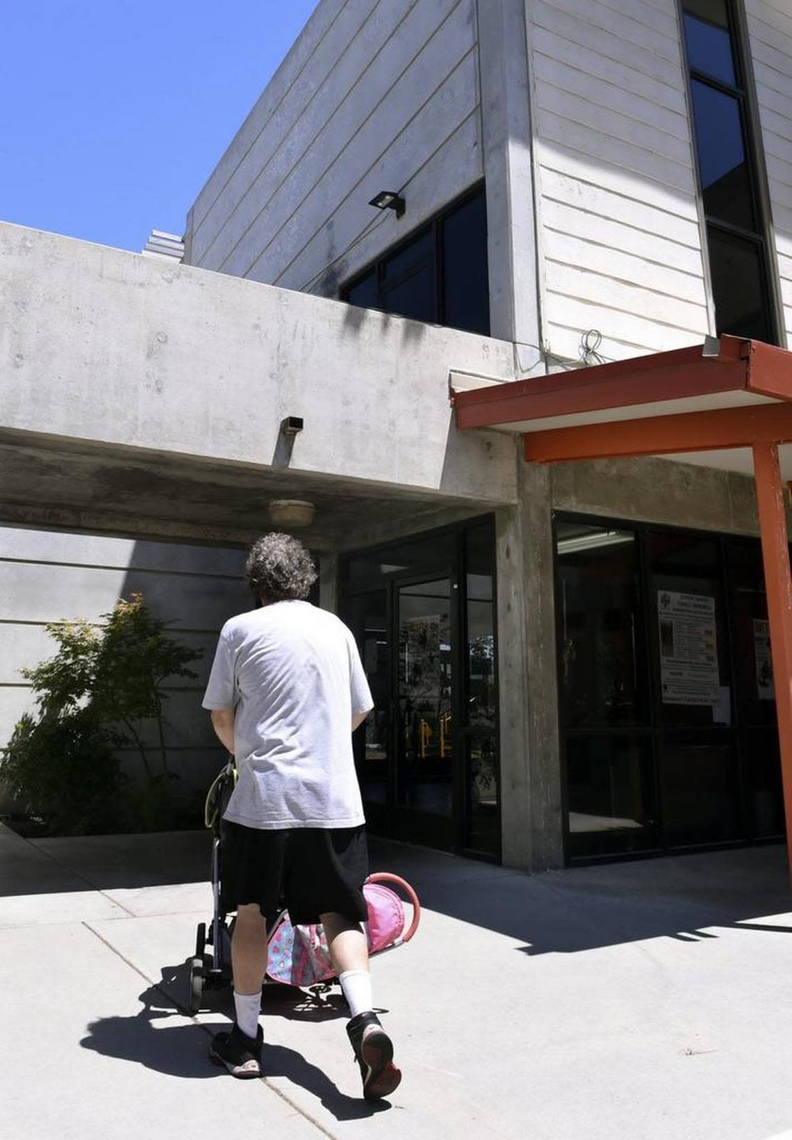 A man walks into the Pinedale Community Center cooling center on a hot summer day. ERIC PAUL ZAMORA/ezamora@fresnoebee.com