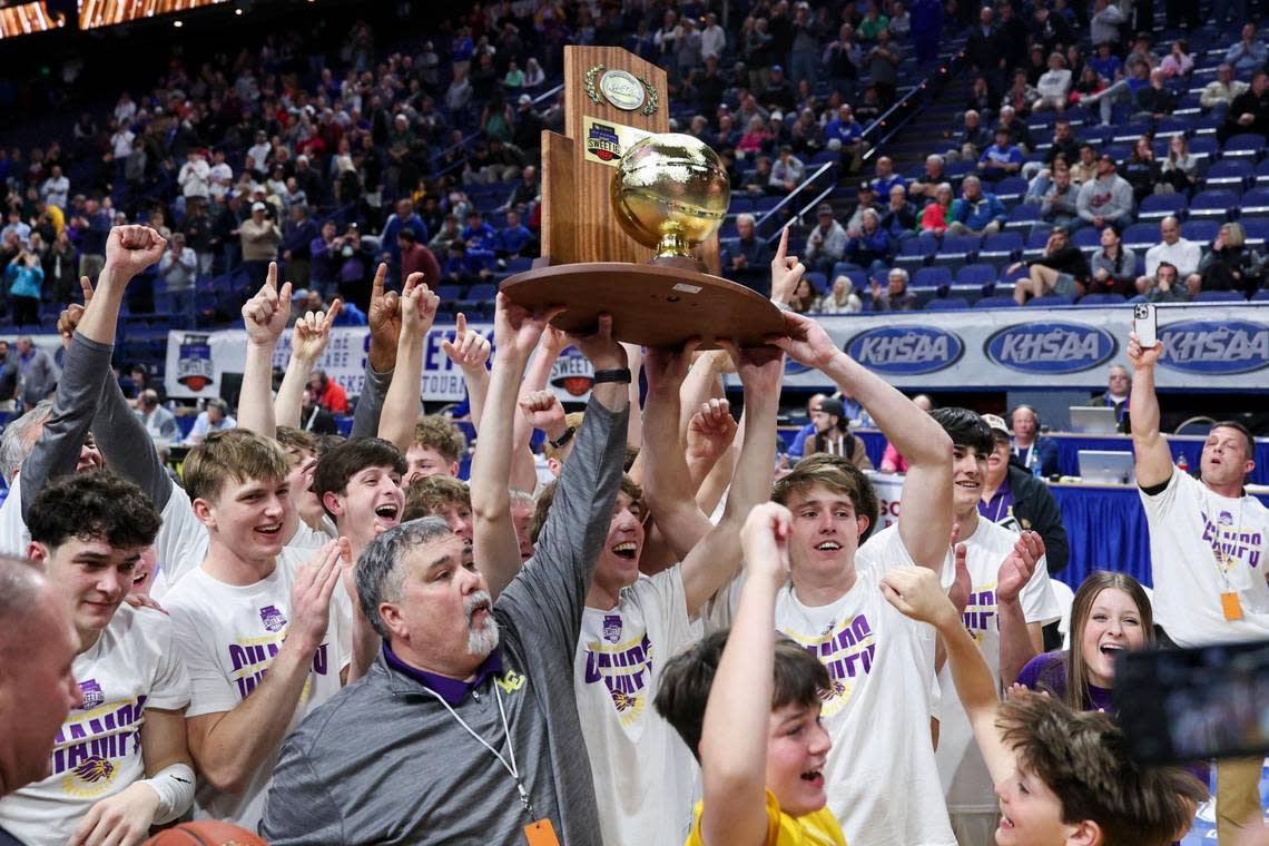 Lyon County celebrated winning the 2024 UK HealthCare Boys’ Sweet 16 state basketball tournament championship game against Harlan County, 67-58, at Rupp Arena on Saturday. Silas Walker/swalker@herald-leader.com