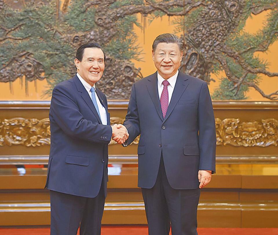 前總統馬英九(左)4月訪陸，與大陸國家主席習近平(右)在北京會面，兩岸和平頓現曙光。（新華社）