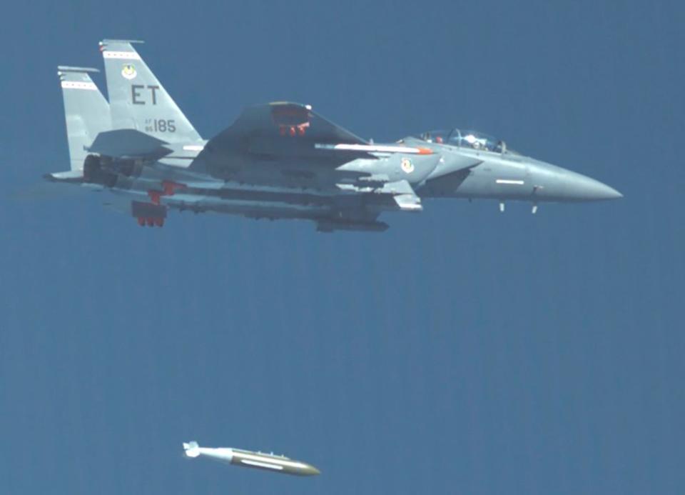 An F-15E Strike Eagle drops a GBU-72/B during a test. <em>U.S. Air Force</em><br> An F-15E Strike Eagle drops a GBU-72/B during a test. <em>USAF</em>