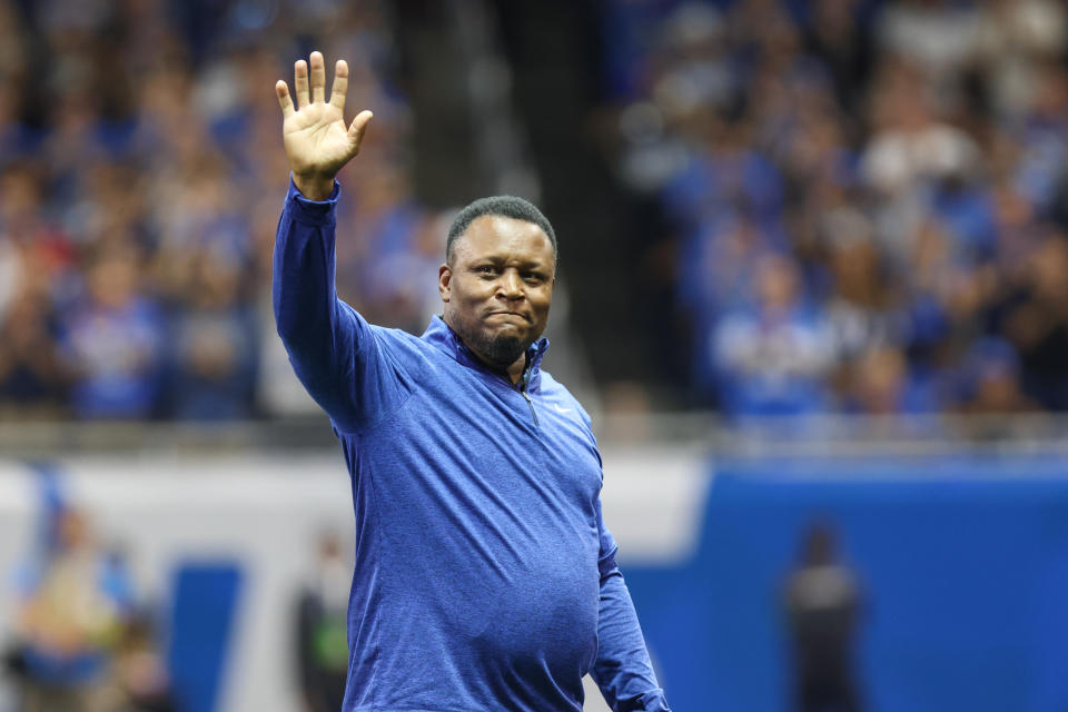 DETROIT, MI - SEPTEMBER 17:   Hall of Fame Detroit Lions running back Barry Sanders waves to fans during a recognition ceremony during the first quarter of an NFL football game between the Seattle Seahawks and the Detroit Lions on September 17, 2023 at Ford Field in Detroit, Michigan.  (Photo by Scott W. Grau/Icon Sportswire via Getty Images)