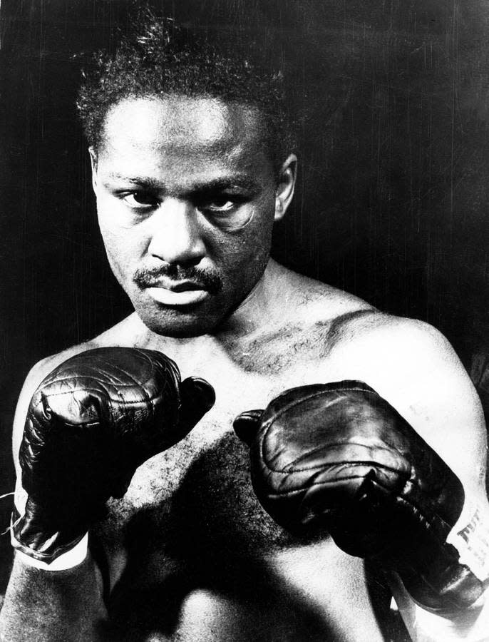 PLATZ 13 - EZZARD CHARLES: Die "Kobra von Cincinnati" erklomm 1950 nach Siegen über Jersey Joe Walcott und Joe Louis den Box-Thron und durfte sich damit für eine Weile als legitimer Nachfolger des "Brown Bomber" fühlen