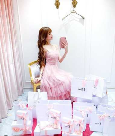 愛澤繪美里曾以Dior服飾配件當作犒賞員工的禮物，十分大手筆！