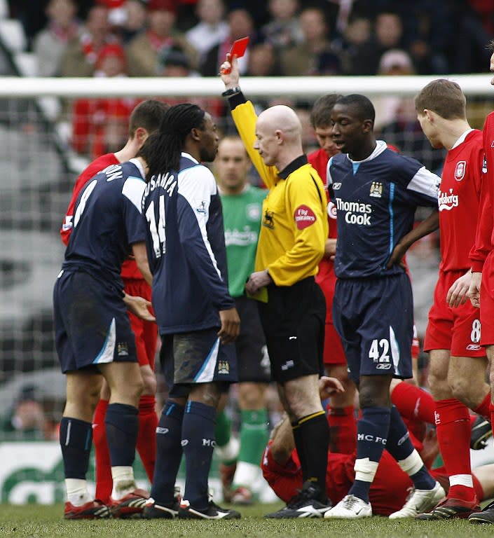 <p>Nous sommes le 26 février 2006, Joey Barton, alors joueur de Manchester City, reçoit un carton rouge lors d’un match contre Liverpool. (crédit AFP)</p>