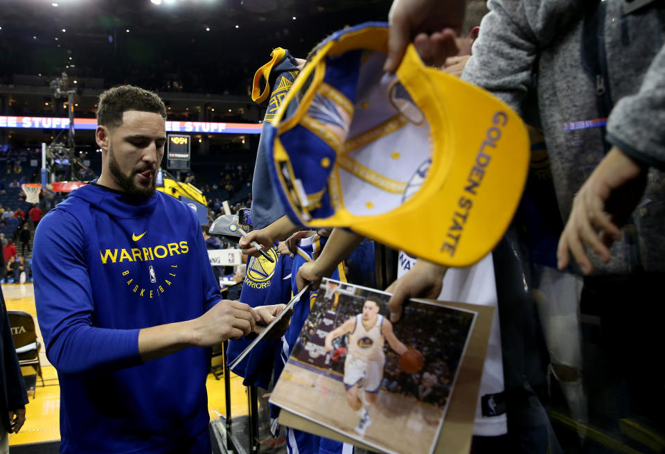 Klay Thompson signs autographs for fans before an NBA game in December of 2018. (Jane Tyska/Digital First Media/The Mercury News via Getty Images)