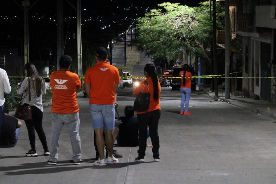 MOROLEÓN, GUANAJUATO 25MAYO2021.- La Candidata del Partido, Movimiento Ciudadano, Alma Barragán fue asesinada a balazos en un mitin, de la colonia La Manguita, en Moroleón, Guanajuato. Cerca de 100 personas estaban en el evento cuando ocurrió el ataque por un comando armado.
FOTO: DIEGO COSTA/CUARTOSCURO.COM