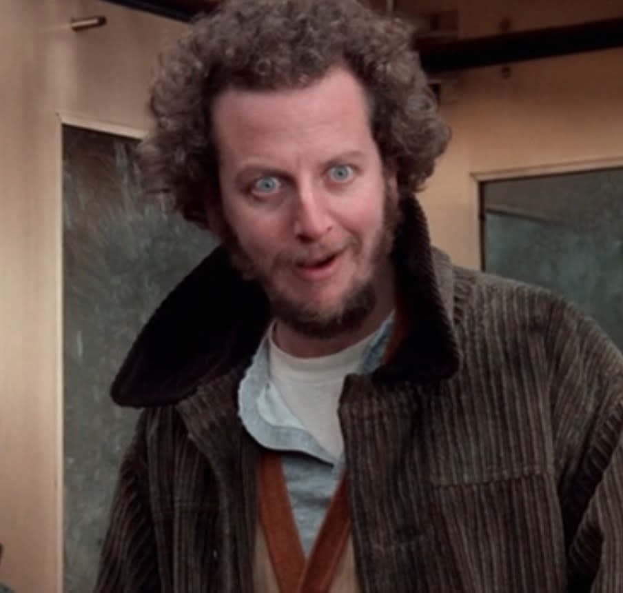 Daniel Stern as Marv looks stunned to see Kevin in New York