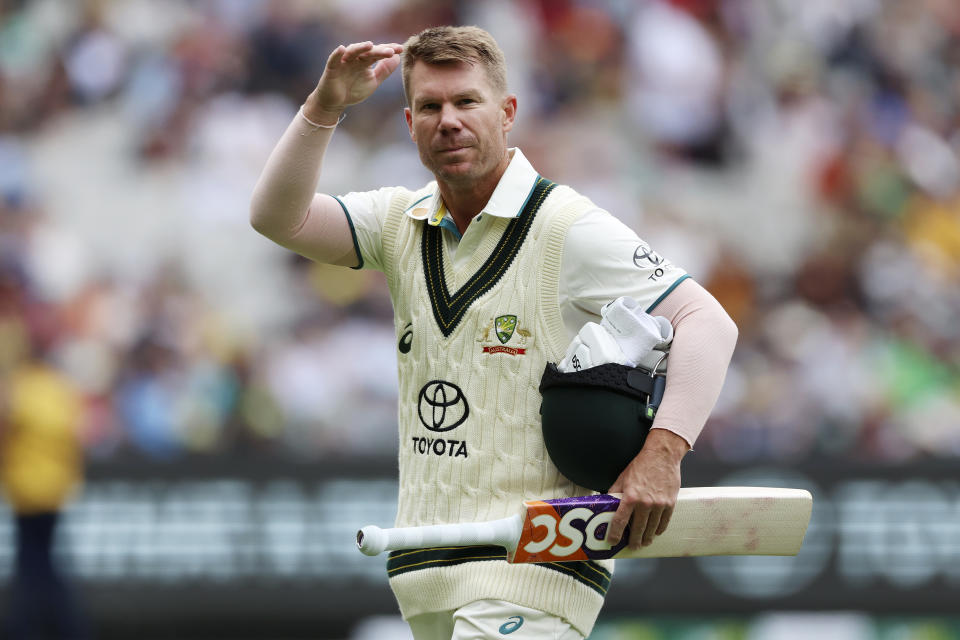 Australia's David Warner gestures as he walks off after he losing his wicket to Pakistan during the third day of their cricket test match in Melbourne, Thursday, Dec. 28, 2023. (AP Photo/Asanka Brendon Ratnayake)