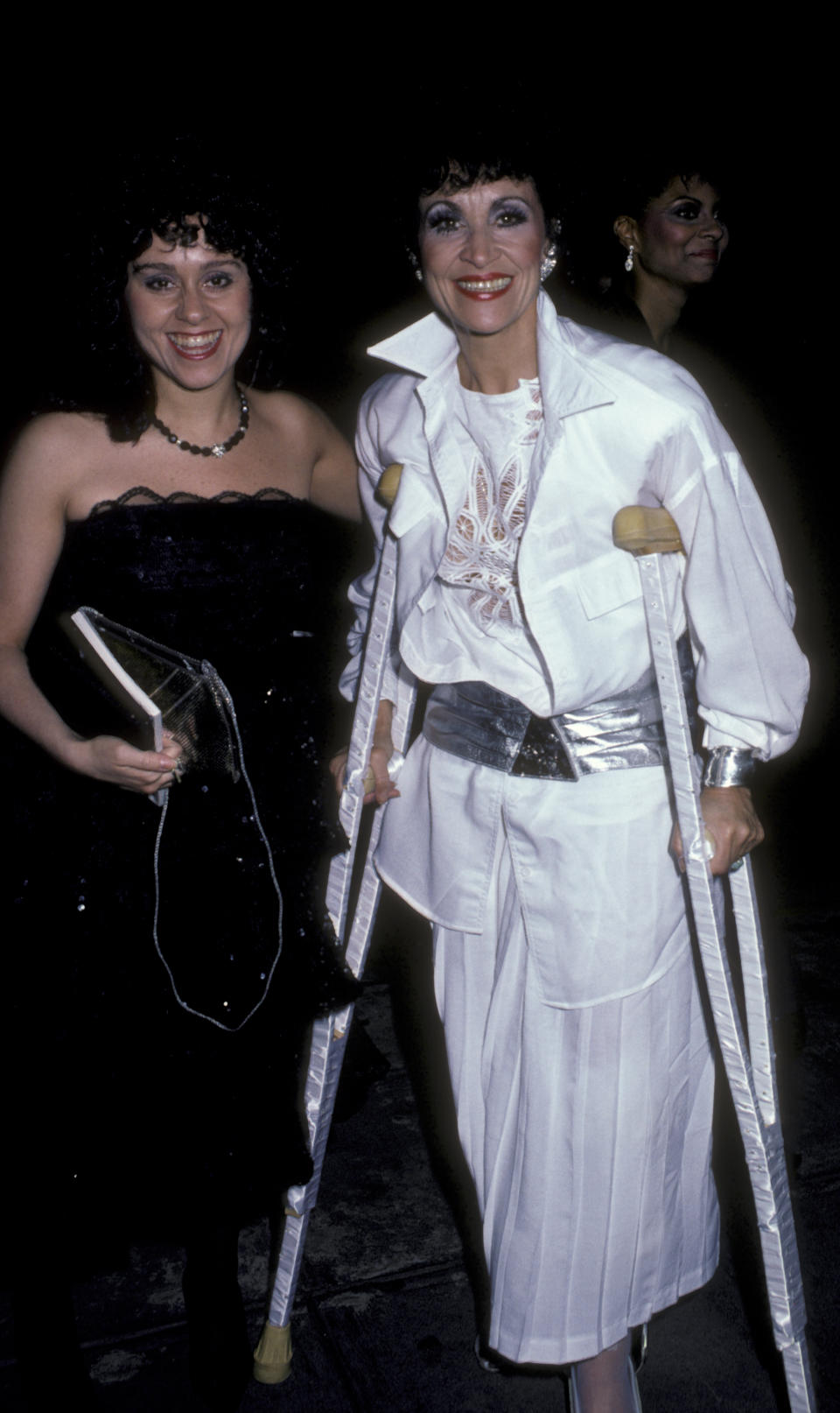 Chita Rivera se fracturó la pierna en doce lugares a los 53 años y logró seguir bailando como estrella de Broadway. (Foto de Ron Galella, Ltd./Ron Galella Collection via Getty Images)