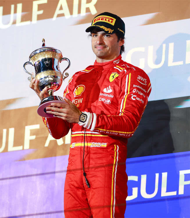 Carlos Sainz Jr. en el podio