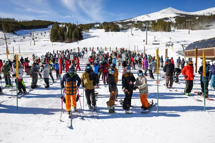 Breckenridge Ski Resort COVID social distancing