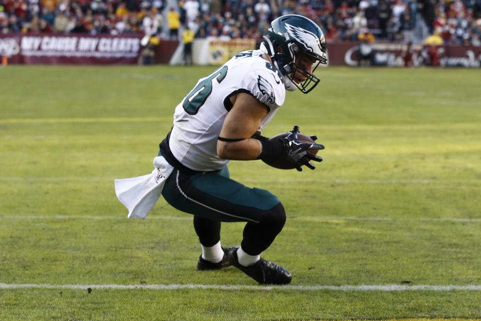 Philadelphia Eagles tight end Zach Ertz (86) scores a touchdown against the Washington Redskins in the second half of an NFL football game, Sunday, Dec. 15, 2019, in Landover, Md. (AP Photo/Patrick Semansky)