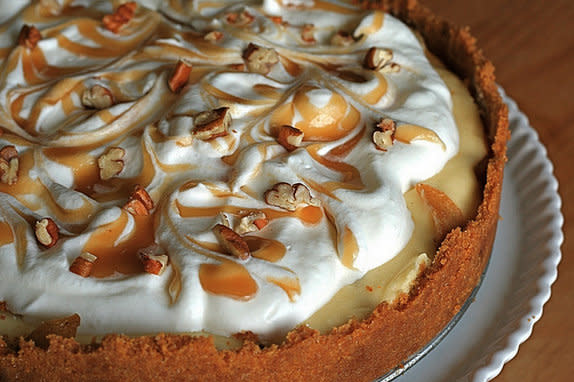 <strong>Get the <a href="http://www.annies-eats.com/2009/10/26/caramel-apple-cheescake-pie/" target="_blank">Caramel Apple Cheesecake Pie recipe </a>from Annie's Eats</strong>