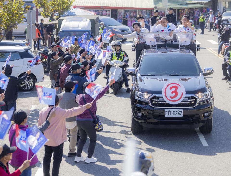 決戰彰化！國民黨總統候選人侯友宜，2023年最後1天掃街拜票。（圖：李河錫攝）