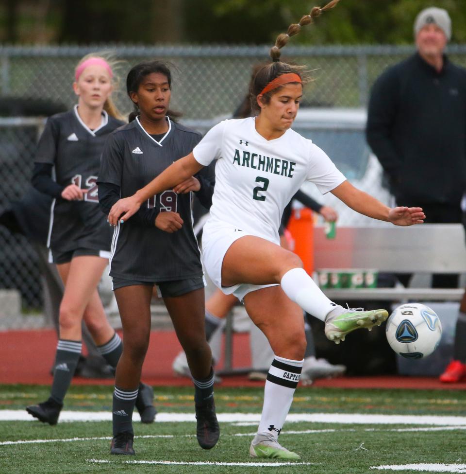 Caravel's Maci Hood (19) works against Archmere's Emma Gioffre in Caravel's 3-2 win in double overtime at Caravel Academy Wednesday, April 27, 2022.