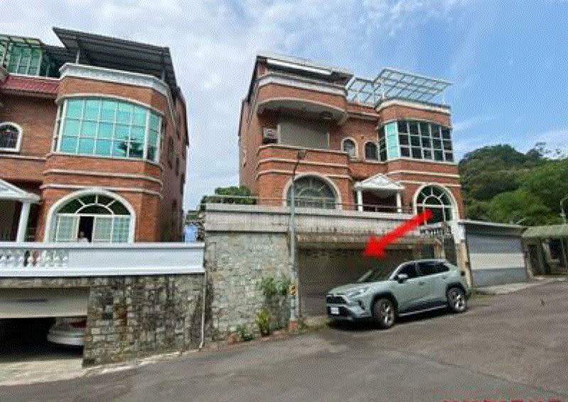 劉冠軍以妻子孟雯華名義買下的豪宅別墅。（圖／翻攝畫面）