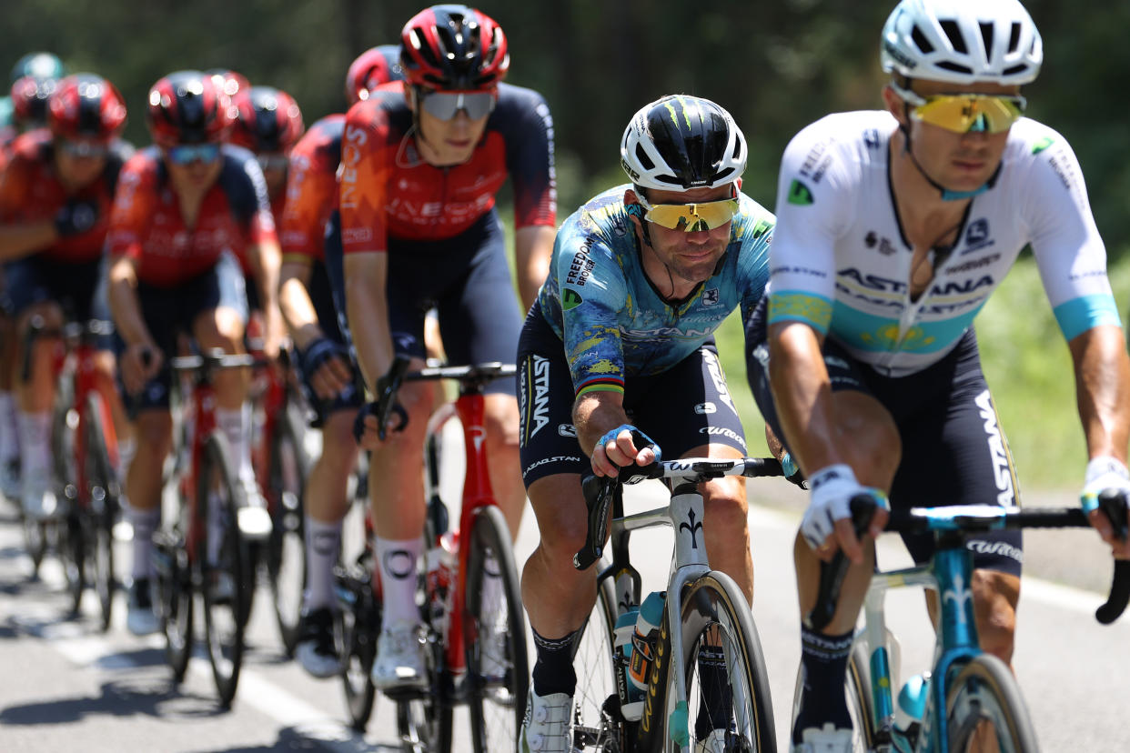  Mark Cavendish (second wheel) rides in the 2023 Tour de France, stage seven to Bordeaux 