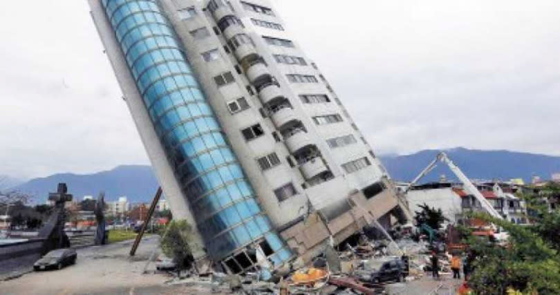 花蓮近海2018年2月6日發生芮氏規模6級地震，市區災情慘重。（圖／報系資料照）