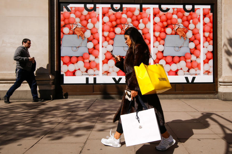 Web Retailers Should Pay Higher Taxes to Save U.K. Shops: Report