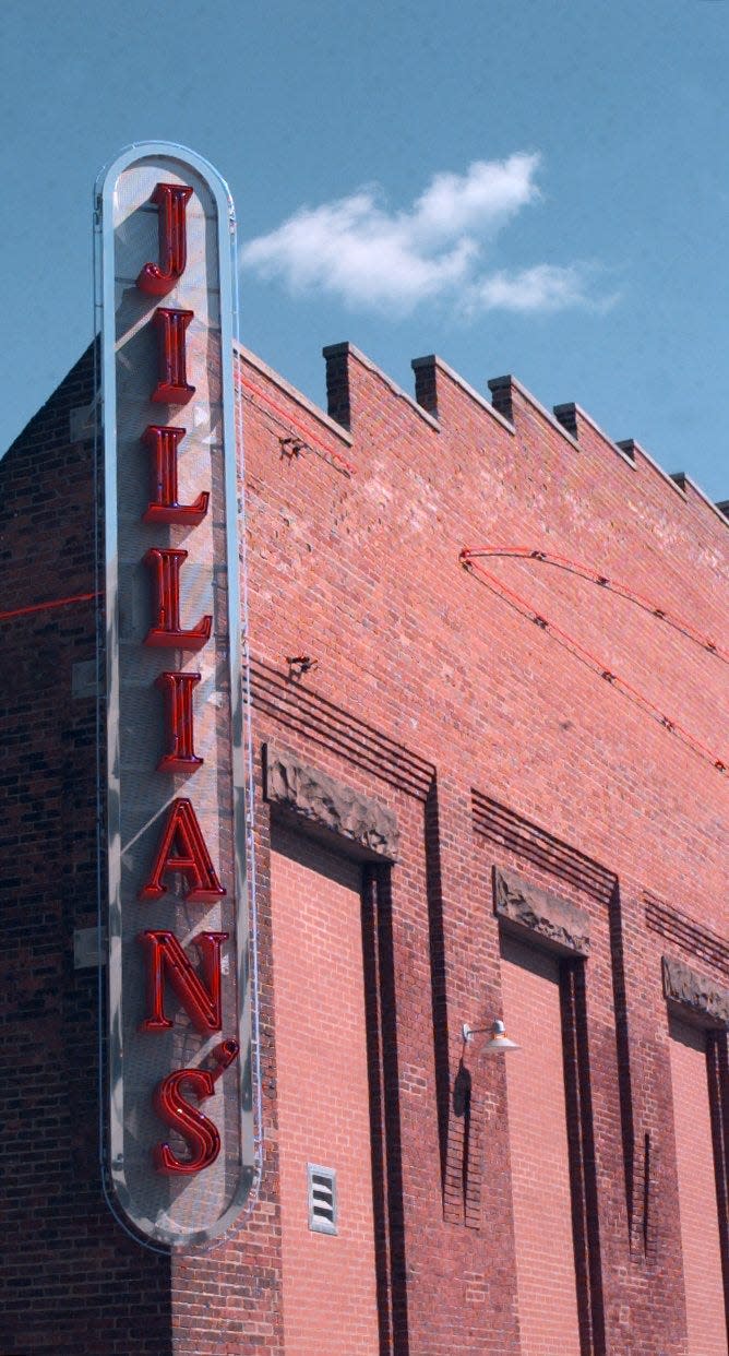 Jillian's was located in the High Falls district. The innovative establishment had a sports bar/restaurant, a pool room, two game rooms, a bowling alley and a dance area.