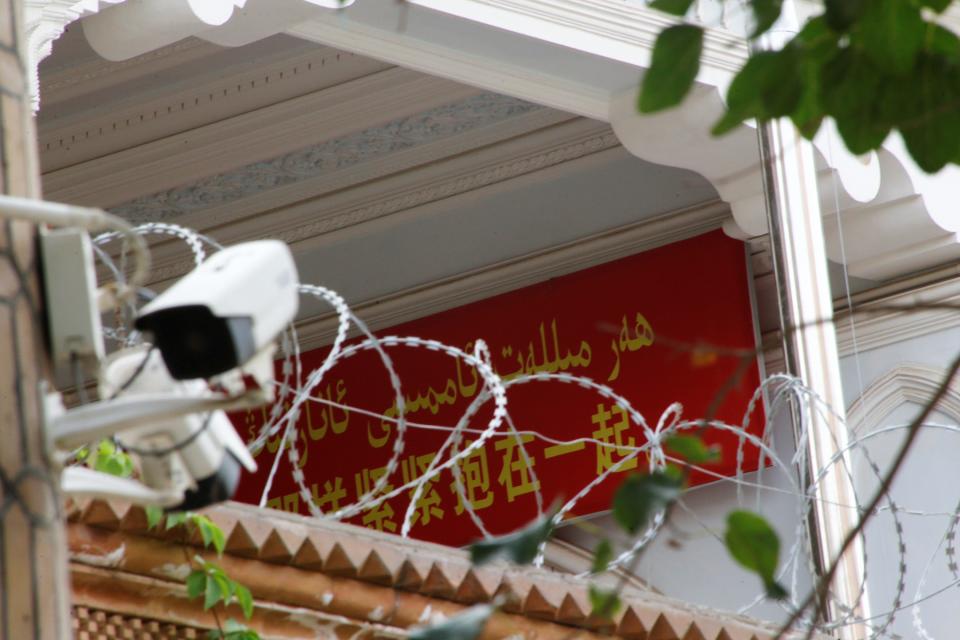 FILE PHOTO: A propaganda banner and a security camera are placed on the walls of a mosque in the Old City in Kashgar, Xinjiang Uighur Autonomous Region, China September 6, 2018. Picture taken September 6, 2018.  REUTERS/Thomas Peter