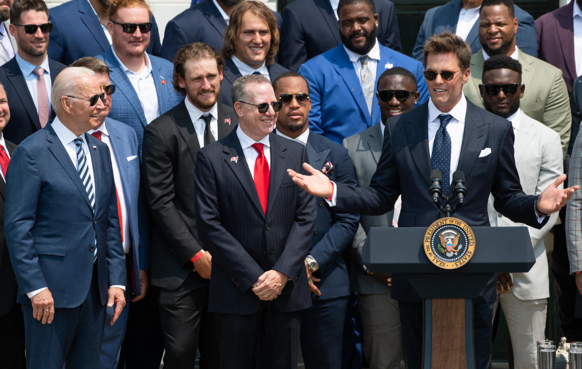 Tom Brady jokes at White House: 40% of people still don't think we won