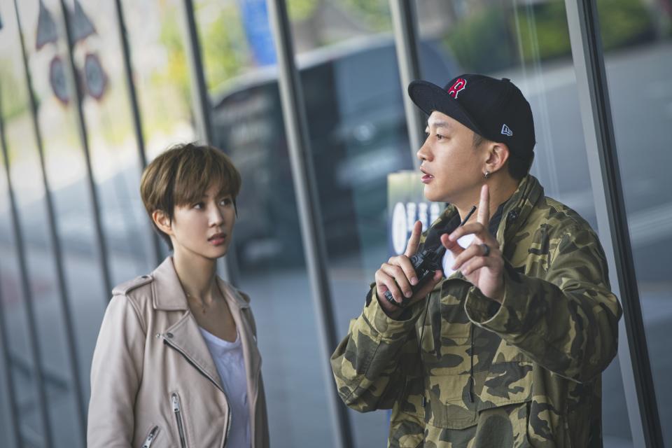 Director Peter Ho and actress Janine Chang on the set of Who's By Your Side. (Photo: HBO Go)