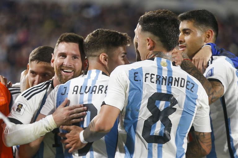 Lionel Messi frotó la lámpara con un tiro libre perfecto y le dio la victoria a la Argentina ante Ecuador