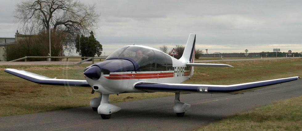 La famille avait embarqué pour un baptême de l'air, effectué à titre privé par le pilote, un licencié de l'Aéroclub du bassin d'Arcachon (ACBA) auquel appartenait l'avion.
