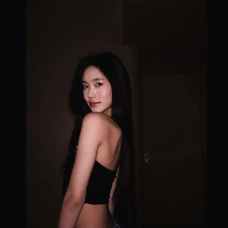 ▲▼Lily辣曬多張美照，展露性感好身材。（圖／Lily IG）