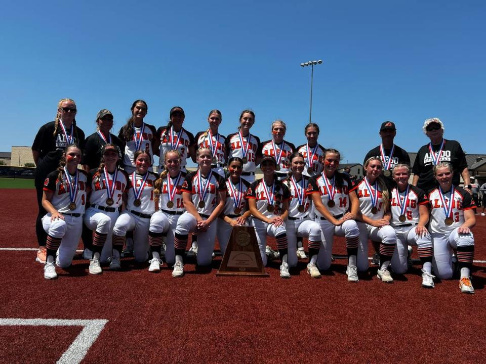 Aledo softball takes a team photo following a Class 5A state semifinal appearance at East View High School on May 31, 2024. The Bearcats lost 1-0 to Harlingen South.