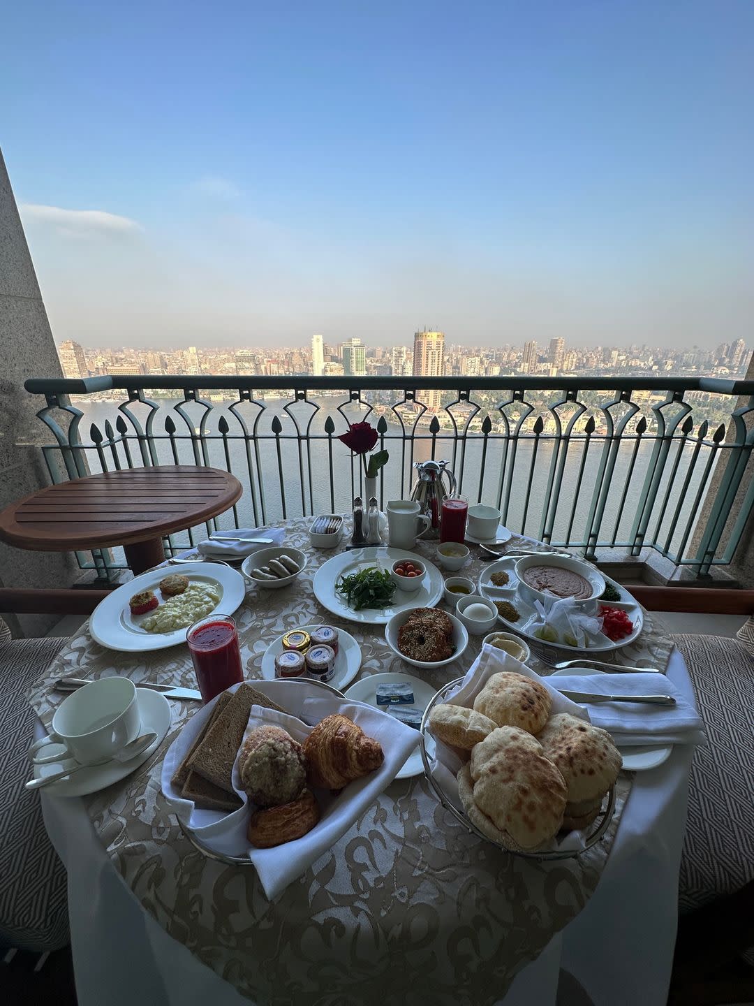 four seasons hotel cairo at nile plaza review