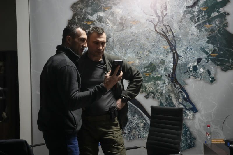 2022年2月，烏克蘭戰爭，基輔市長克里琴科（Vitali Klitschko，右）和他的兄弟沃拉德瑪（Wladimir Klitschko）（AP）