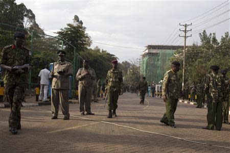 Security officers stand guard after a news conference by Kenyan government officials near the Westgate shopping mall in Nairobi September 25, 2013. REUTERS/Siegfried Modola