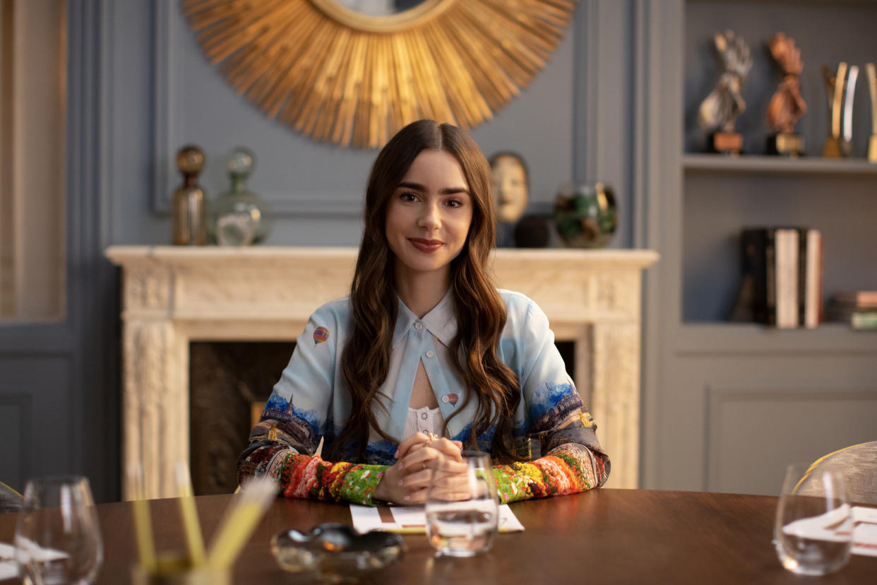 Lily Collins stars in 'Emily in Paris' (Photo: Carole Bethuel/Netflix) 
