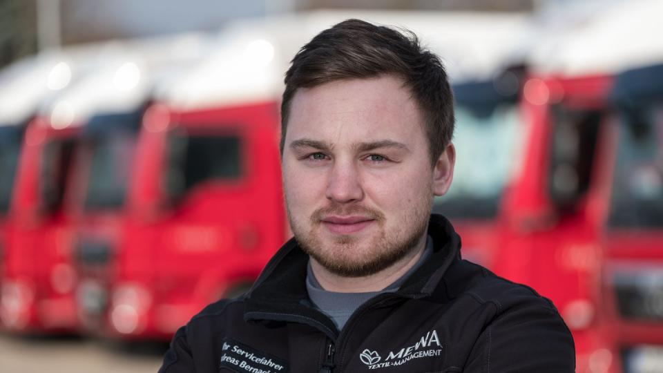 Rundum zufrieden: Andreas Bernacisko macht bei MEWA Textil-Service in Hameln eine Ausbildung zum Servicefahrer. Foto: Peter Steffen