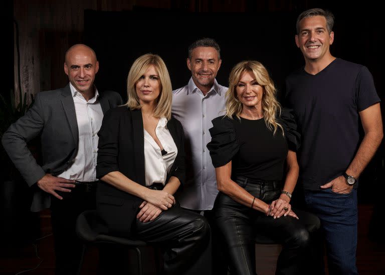 Trebucq, Canosa, Majul, Latorre y Mercuriali, parte del staff de El Observador 107.9