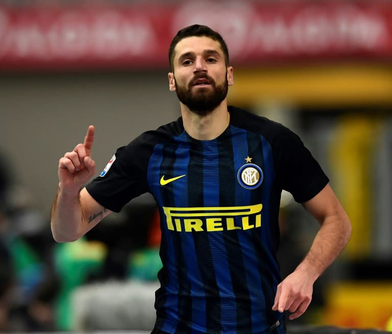 Inter Milan's midfielder Antonio Candreva celebrates after scoring against Empoli FC at "San Siro" Stadium in Milan on February 12, 2017