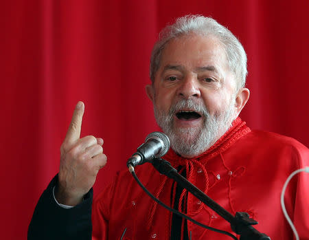 Former Brazil's President Luiz Inacio Lula da Silva attends a rally in northeastern city of Lagarto in Sergipe, Brazil August 21, 2017. REUTERS/Paulo Whitaker