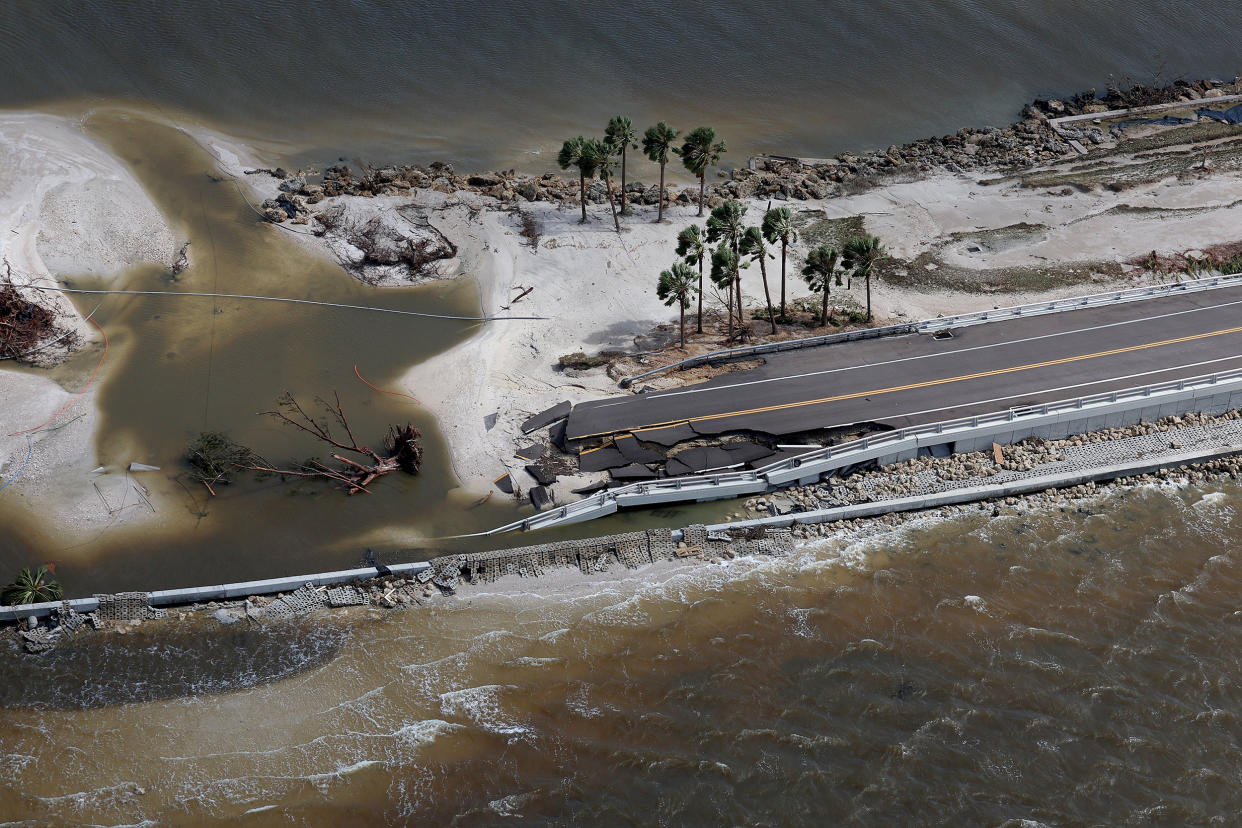 Hurricane Ian slams into Florida's west coast. (Joe Raedle/Getty Images)