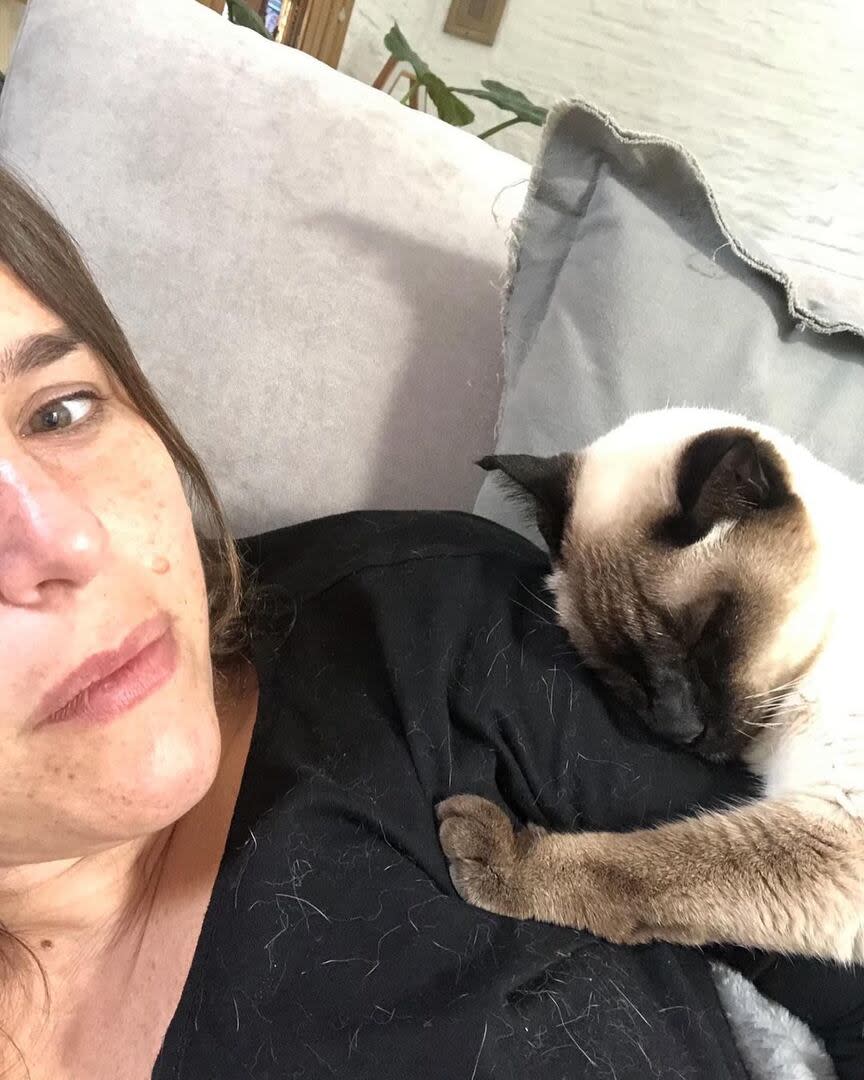 Malena junto a su querida gata, Chavela  (Foto: Instagram @mguinzburg)