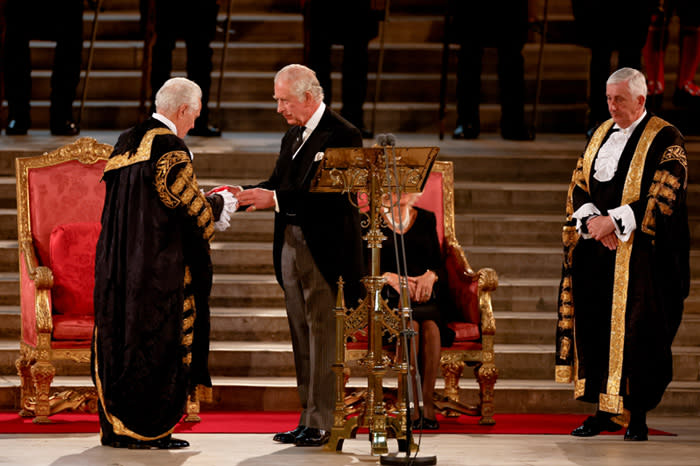 Carlos III asiste al Parlamento británico para recibir las condolencias por la muerte de Isabel II