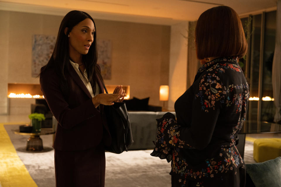 Michaela Jae Rodriguez, left, and Maya Rudolph in 'Loot'<span class="copyright">Apple TV+</span>