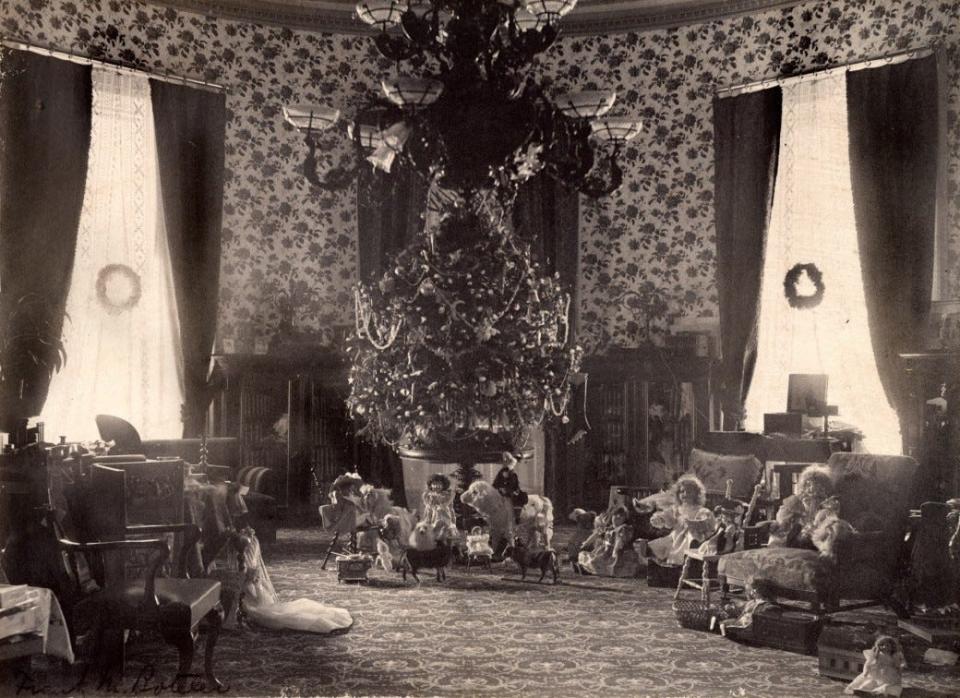 The Clevelands at Christmas in the White House