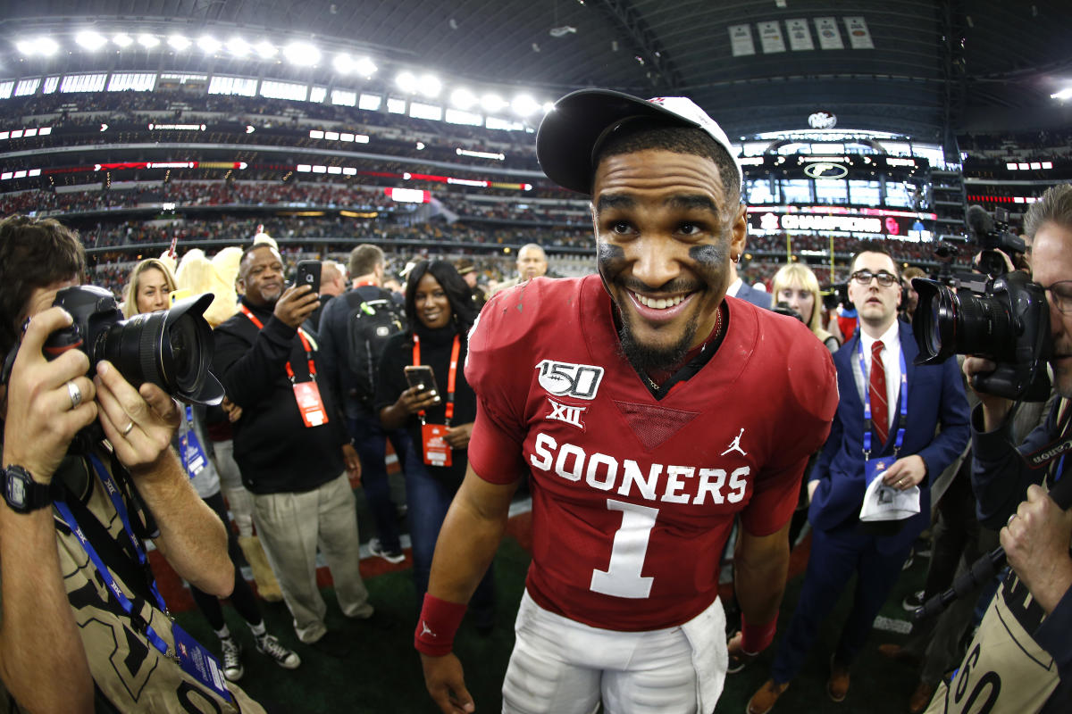 How Jalen Hurts' progress and the Saints' futility impact the Eagles' NFL  draft strategy