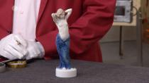 Auch diese Rosenthal-Porzellanfigur von Berthold Boeß aus dem Jahr 1922 in hervorragendem Zustand hoffte für geschätzt 300 bis 350 Euro auf einen Käufer. (Bild: ZDF)