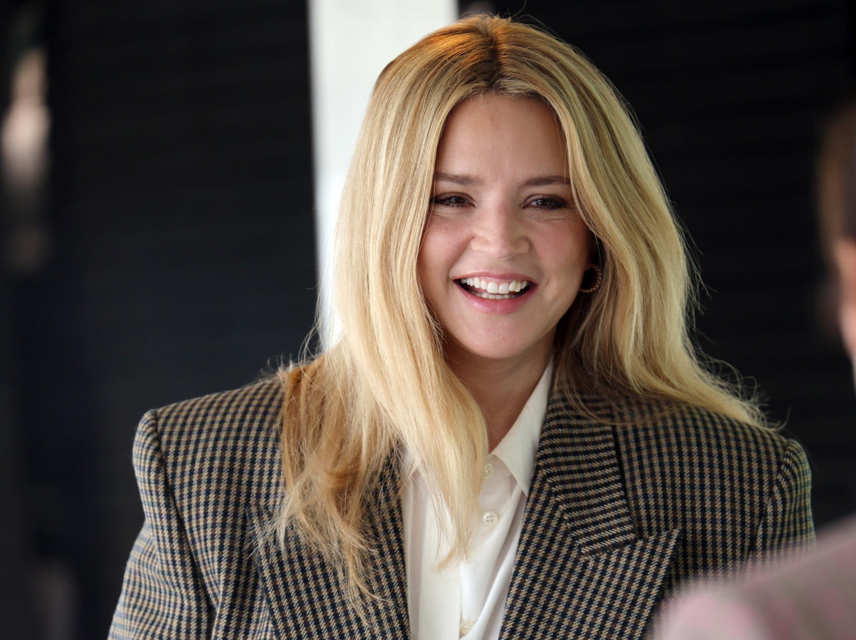 Conseil beauté : le maquilleur de Virginie Efira donne son top 3 des meilleurs fonds de teint