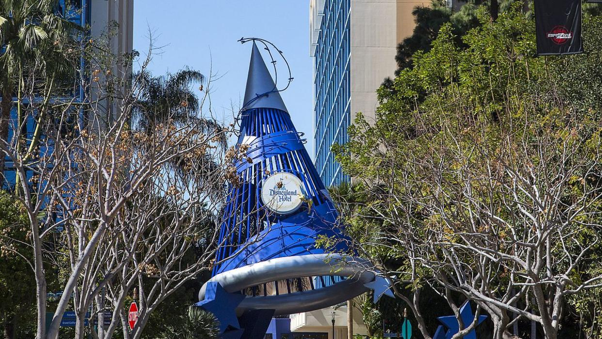  Disneyland Hotel Sorcerer Hat 